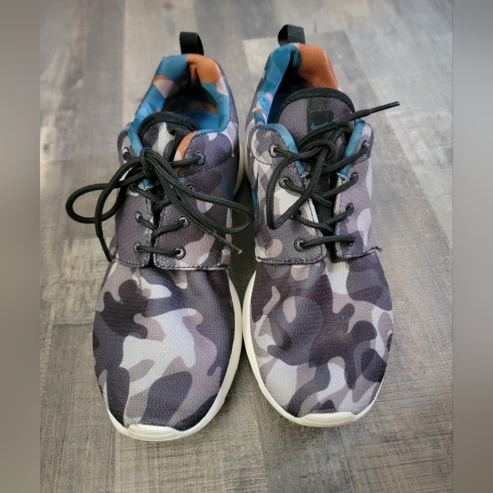 Nike Roshe One Camo Sneaker size 6.5